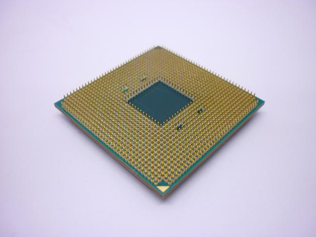 Процессор AMD Ryzen 3 2200G