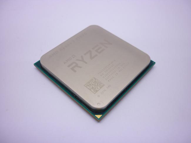 Процессор AMD Ryzen 3 2200G