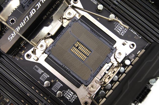 Материнская плата ASUS ROG Rampage V Edition 10