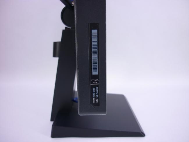 Монитор 19" Lenovo ThinkVision LT1952p незначительные царапинки