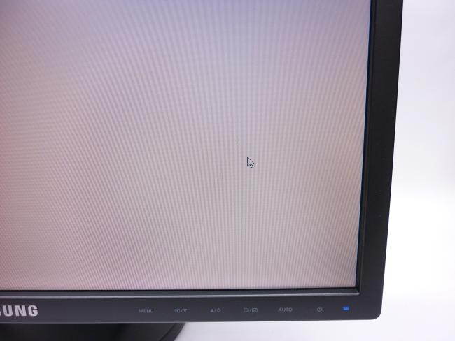 Монитор 19" Samsung SyncMaster 943N царапина
