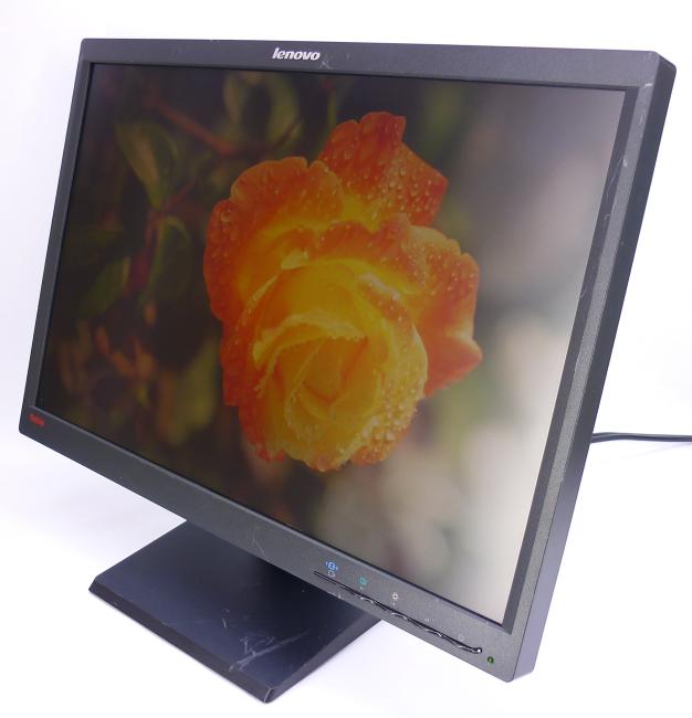 Монитор 22" Lenovo L2250p царапины 