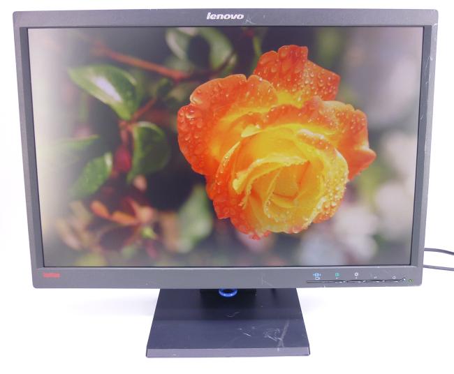 Монитор 22" Lenovo L2250p царапины 