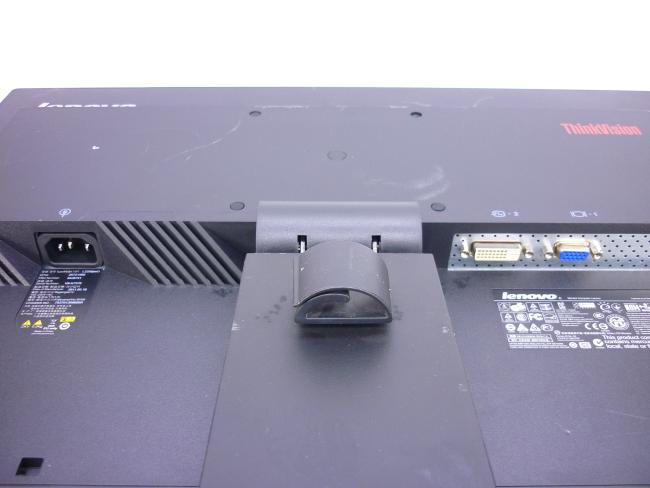 Монитор 22" Lenovo L2250p царапины 