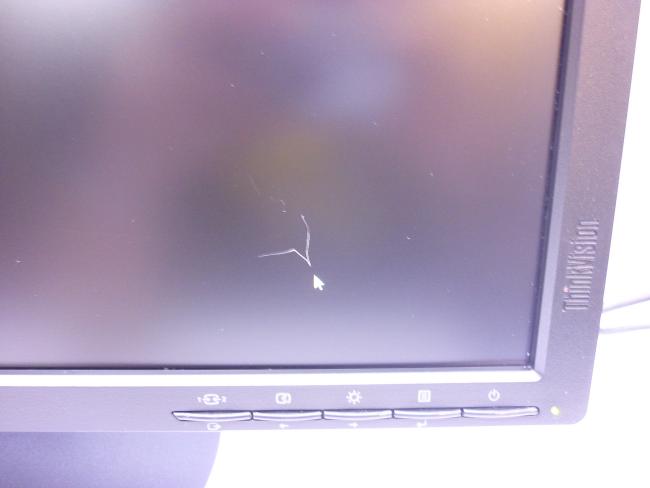 Монитор 21.5" Lenovo ThinkVision T2224pD царапина